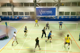 В первый день промгазовцы провели по 2 игры в мини-футболе и волейболе