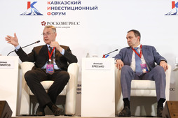 Участники сессии губернатор Ставропольского края Владимир Владимиров, заместитель министра строительства и жилищно-коммунального хозяйства РФ Алексей Ересько. Фото Росконгресс