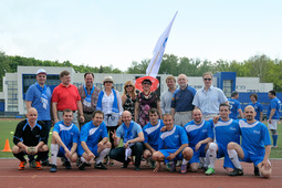 Руководство ОАО «Газпром промгаз» с футбольной командой Общества