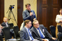 Заведующий отделом альтернативных технологий газификации и газомоторных топлив Александр Чебанов участвует в дискуссии