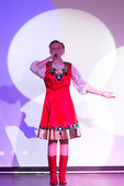 Воспитанницы Детской школы искусств поселка Володарского радовали гостей русскими народными песнями