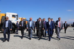 Участники торжественных мероприятий во время визита в Кыргызскую Республику