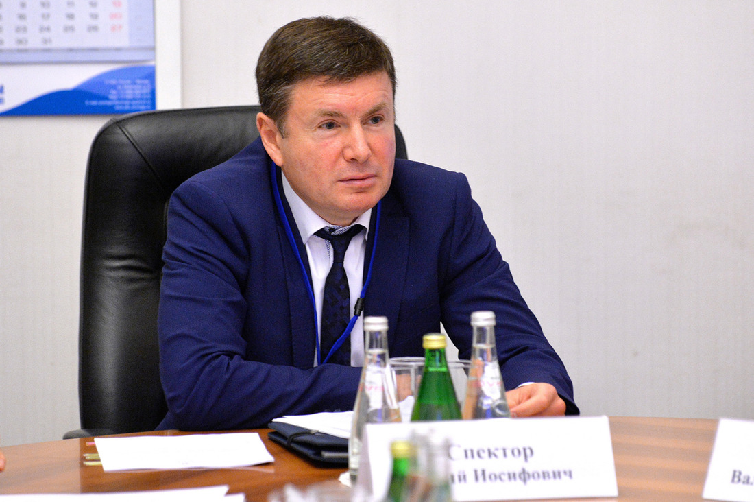 Открыл заседание Председатель секции, генеральный директор ОАО «Газпром промгаз» Юрий Спектор