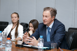 Выступление начальника отдела управления персоналом Юрия Беляева