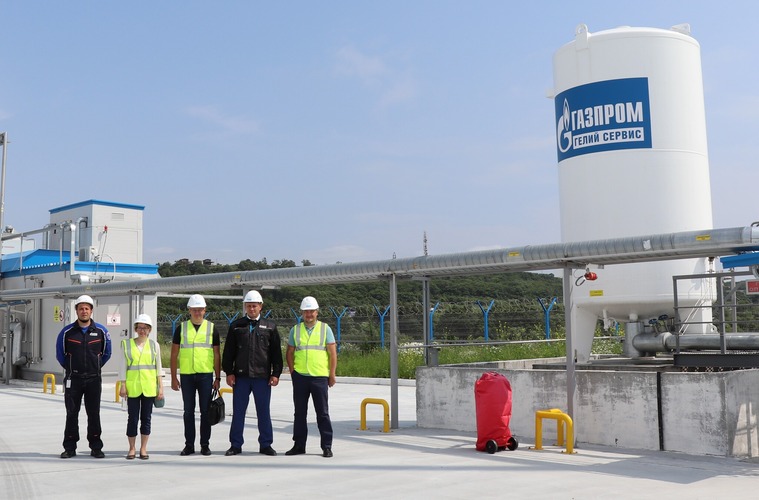 Делегация АО «Газпром промгаз» на объекте ООО «Газпром гелий сервис»