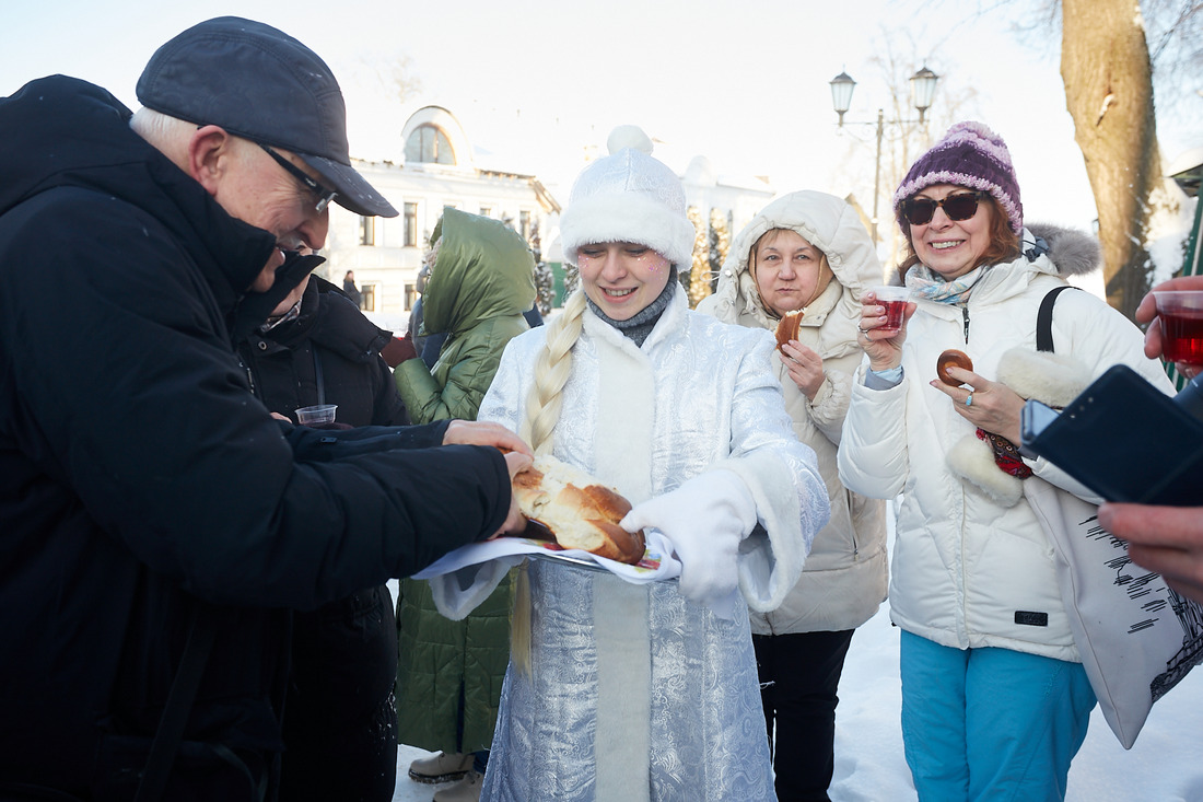 Калязинская Снегурочка встретила гостей вкусным угощением