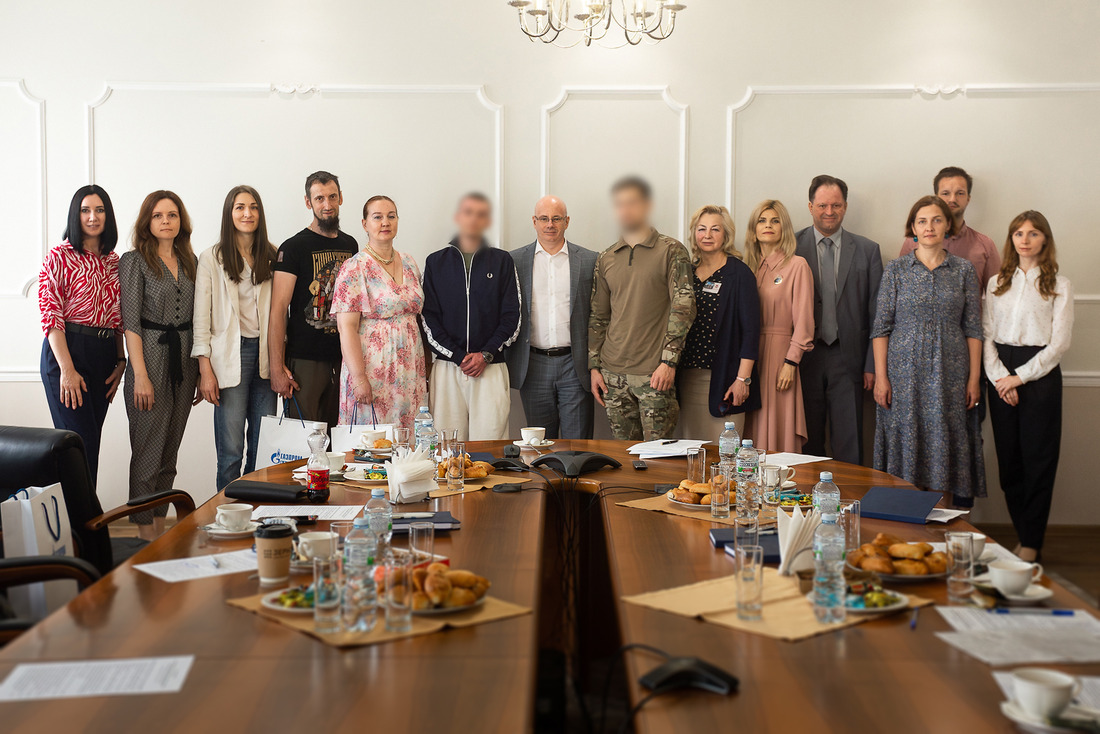 Сотрудники АО «Газпром промгаз», военные и волонтеры из социальной службы «Милосердие»
